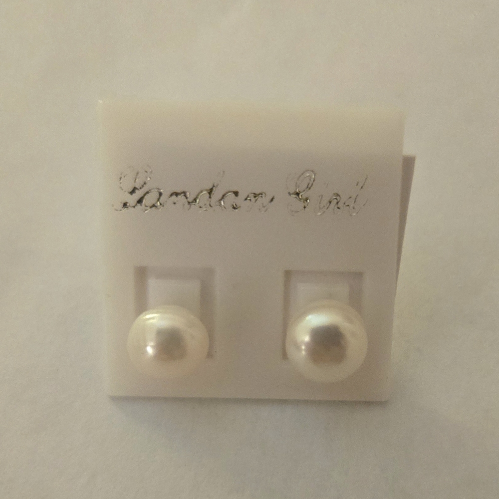 White pearl stud earrings with rubber backing,  small, vintage jewelry